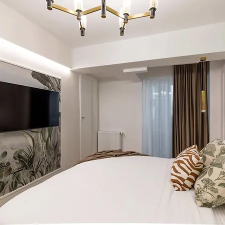 Holt - Leagues And Words Under The Sea Apartment